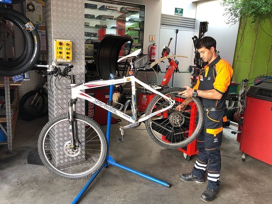 Taller de Bicicletas - Gasolinera Repsol Costa da Morte (Cee): Estación
